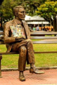 03.11.2017 - Estátua de Simões Lopes Neto, divulgação da programação da 45ª Feira do Livro de Pelotas