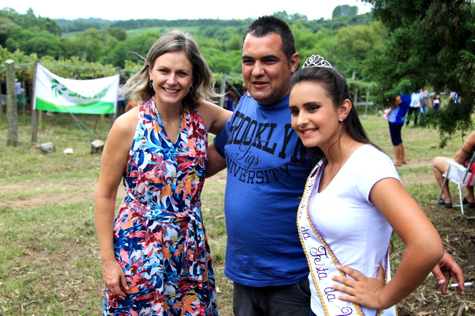 27.01.2018 - Prefeita Paula Mascarenhas durante abertura e Festa da Colheita da Uva, 8º Distrito, Colônia Santa Helena, propriedade de Dirceu Kurz - Foto: Gustavo Vara