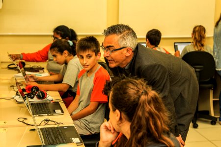 05.12.2017 - Prefeito em Exercício Luiz Henrique Viana na entrega do Laboratório de Informática Khan Academy na EMEF Prof. Daura Ferreira Pinto