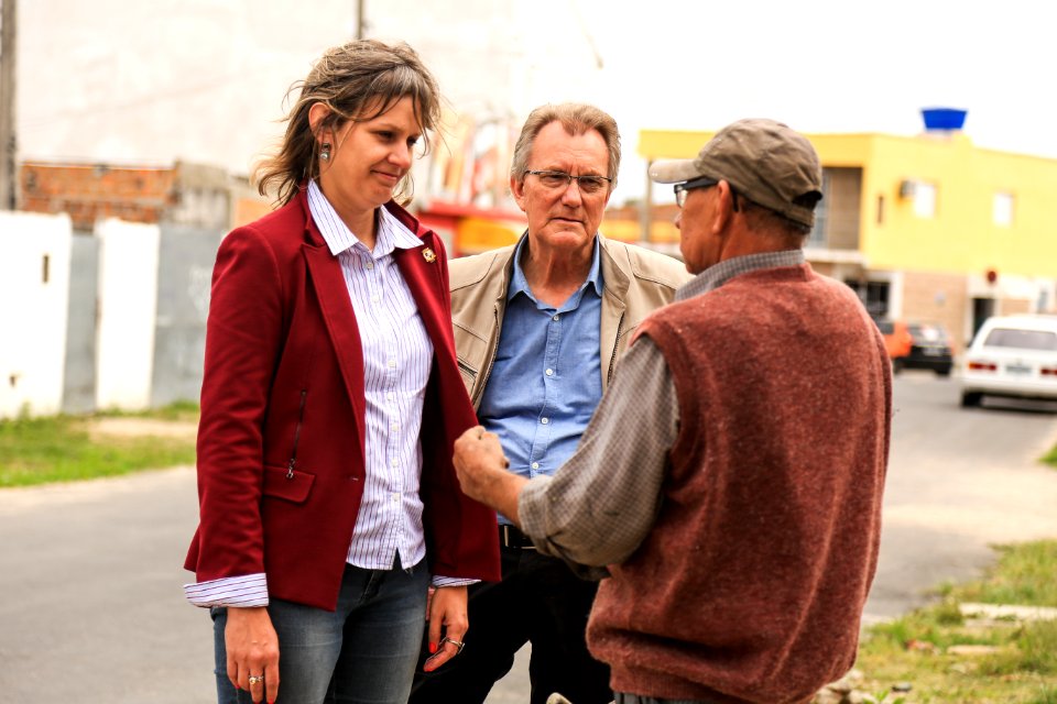 30.11.2017 - Prefeita Paula Mascarenhas e vice Idemar Barz em visita à rua 4 e a EMEI Navegantes
