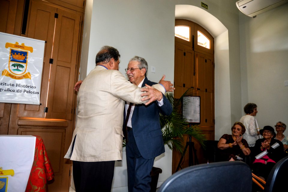 14.12.2017 - Vice-prefeito Idemar Barz na entrega de títulos sociais beneméritos do IHGPEL - Instituto Histórico Geográfico de Pelotas