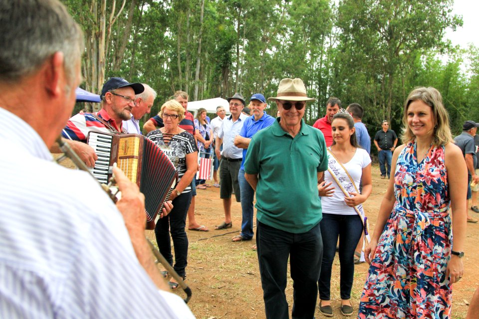 27.01.2018 - Prefeita Paula Mascarenhas durante abertura e Festa da Colheita da Uva, 8º Distrito, Colônia Santa Helena, propriedade de Dirceu Kurz - Foto: Gustavo Vara