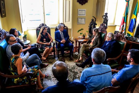 18.01.2018 - Prefeita Paula Mascarenhas na Solenidade de adesão da cidade à Bienal - com o presidente da Bienal, Gilberto, Carlos Trevi do Santander Cultural e SESC