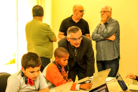 05.12.2017 - Prefeito em Exercício Luiz Henrique Viana na entrega do Laboratório de Informática Khan Academy na EMEF Prof. Daura Ferreira Pinto