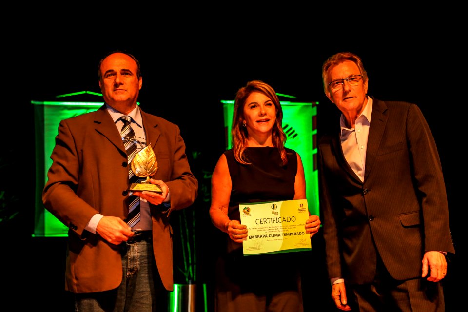 04.12.2017 - Vice-Prefeito Idemar Barz na entrega do prêmio destaque no desenvolvimento do agronegócio gaúcho em Porto Alegre RS