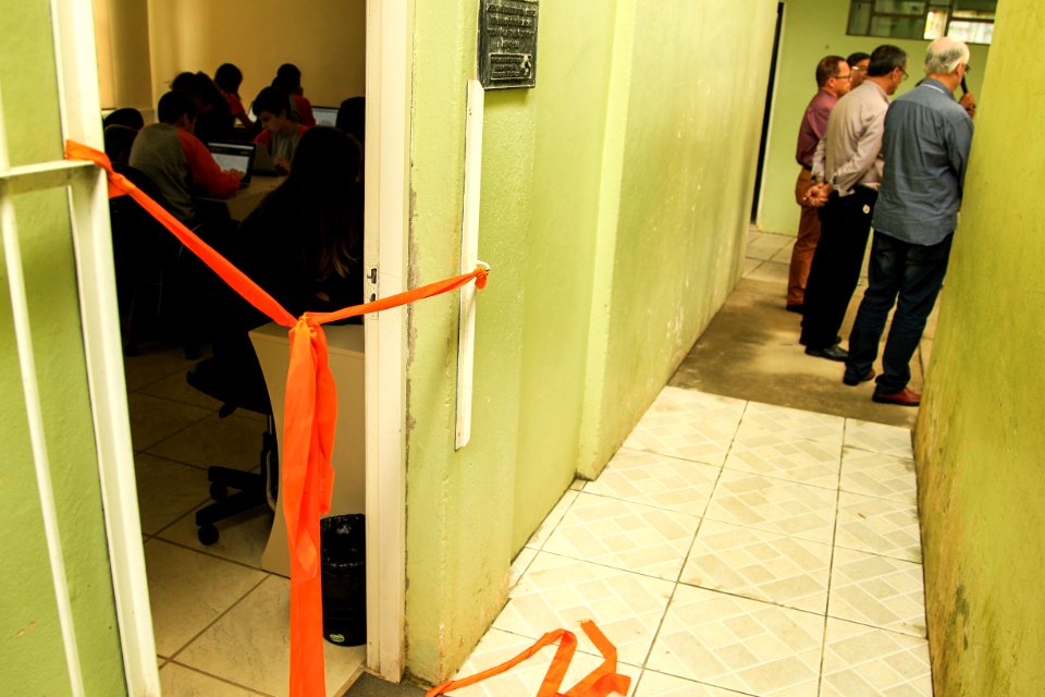 05.12.2017 - Prefeito em exercício Luiz Henrique Viana durante entrega do Laboratório de Informática Khan Academy na EMEF João da Silva Silveira