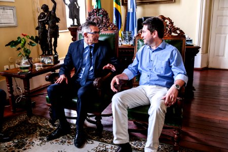 04.12.2017 - Prefeito em exercício Luiz Henrique Viana recebe visita do Deputado Federal Jeronimo Goergen (PP) para entrega de uma Emenda