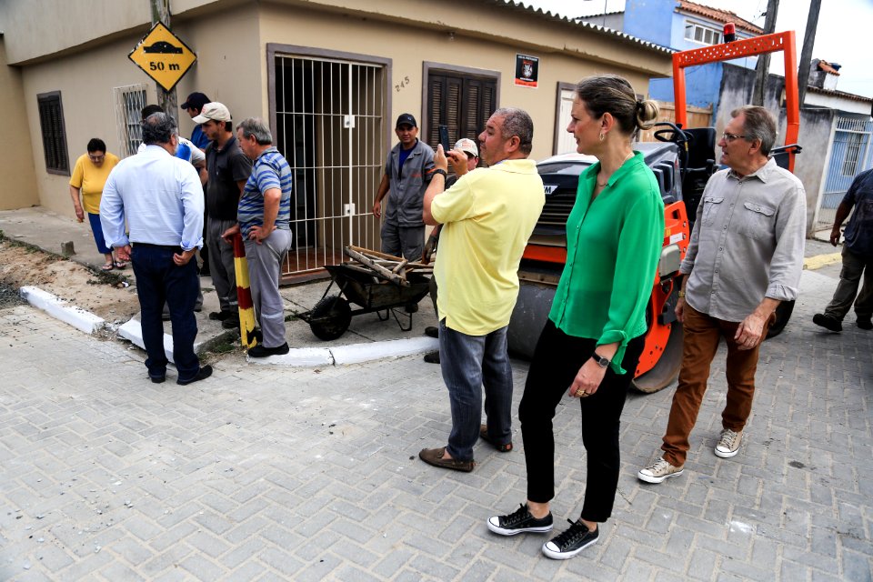 21.12.2017 - Prefeita Paula Mascarenhas e vice Idemar Barz visitam as obras no prolongamento da rua Paulo Guilayn