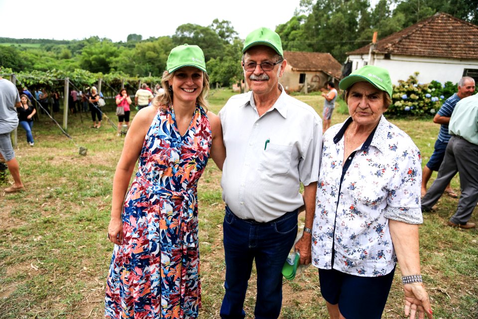27.01.2018 - Prefeita Paula Mascarenhas durante abertura e Festa da Colheita da Uva, 8º Distrito, Colônia Santa Helena, propriedade de Dirceu Kurz - Foto: Gustavo Vara