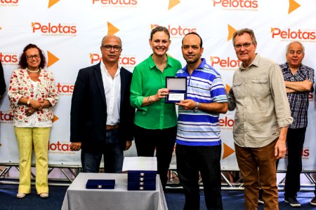 21.12.2017 - Prefeita Paula Mascarenhas e vice Idemar Barz no café da manhã com servidores