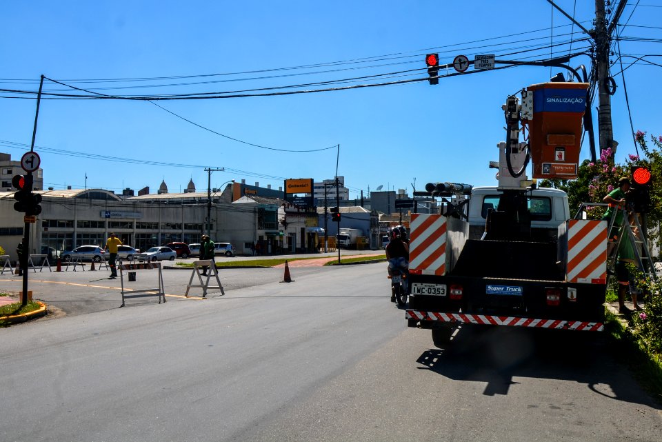 19.01.2018 - Novo semáforo na praça 20 de Setembro esquina com a rua Baltazar Brum