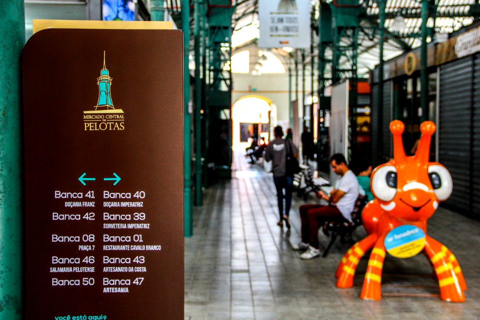 16.01.2018 - Novas placas de identificação instaladas no Mercado Central