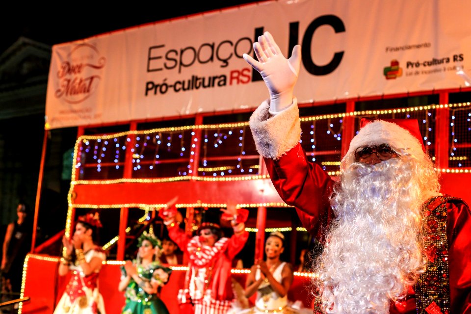 10.12.2017 - Prefeita Paula Mascarenhas e vice Idemar Barz na chegada do Papai Noel e entrega da chave da cidade