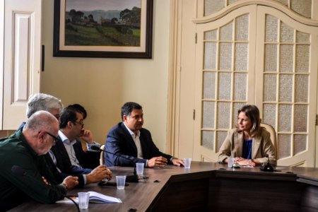 14.12..2017 - Prefeita Paula Mascarenhas em reunião com Vereador Fabrício Tavares e Empresários Portugueses