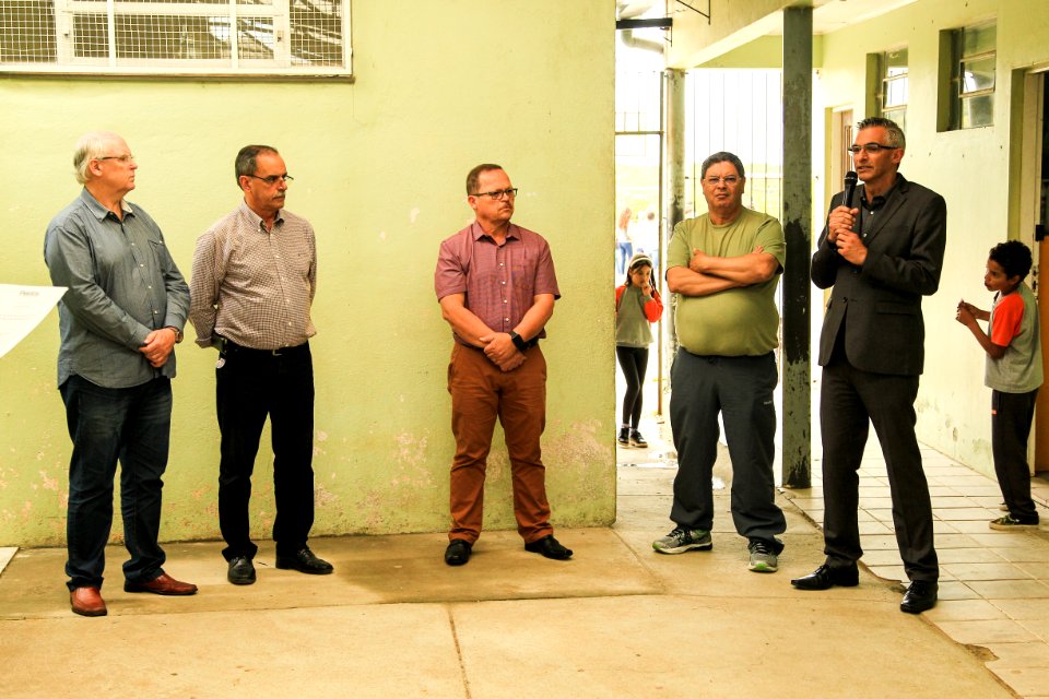 05.12.2017 - Prefeito em exercício Luiz Henrique Viana durante entrega do Laboratório de Informática Khan Academy na EMEF João da Silva Silveira