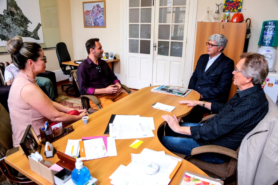 21.11.2017 - Vice-prefeito Idemar Barz em reunião com secretário Sdet e empreendedores sobre Parque de Aventuras na Cascata