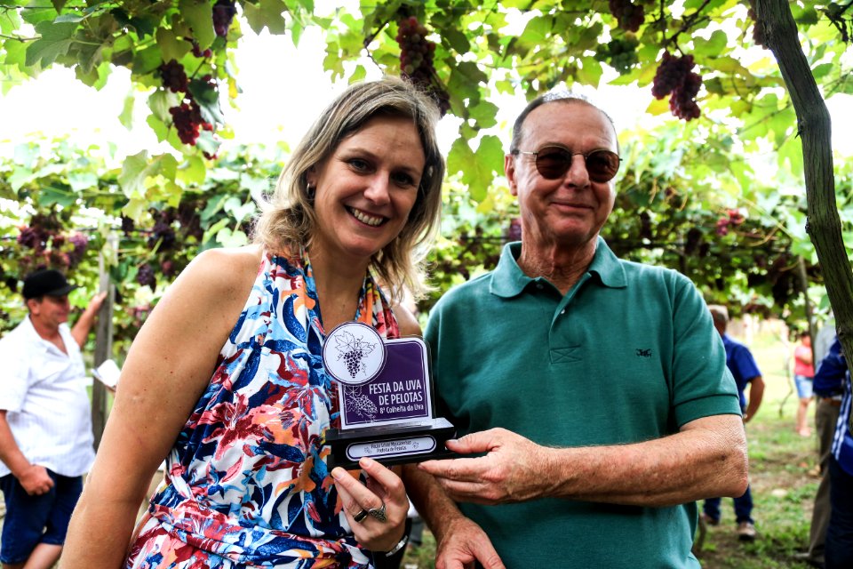 27.01.2018 - Prefeita Paula Mascarenhas durante abertura e Festa da Colheita da Uva, 8º Distrito, Colônia Santa Helena, propriedade de Dirceu Kurz - Foto: Gustavo Vara