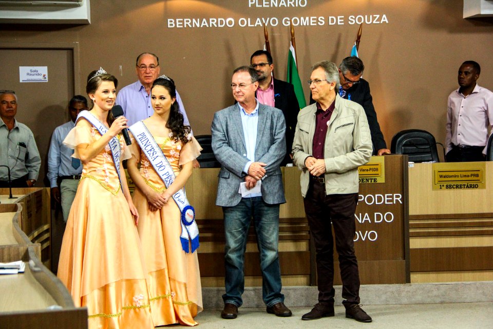 07.11.2017 - Vice-prefeito Idemar Barz e Corte do Pêssego 2017 em visita a Câmara de Vereadores