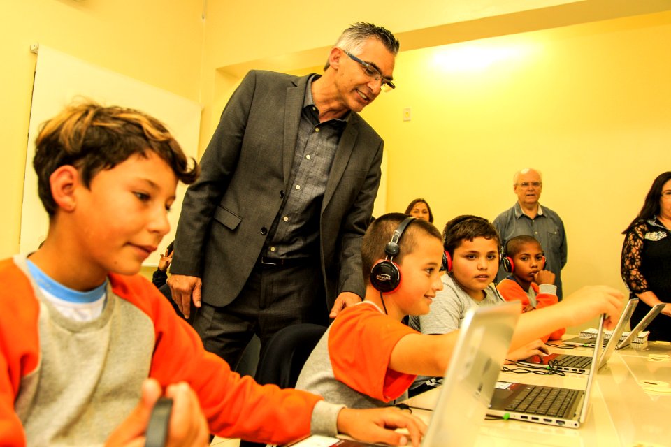 05.12.2017 - Prefeito em Exercício Luiz Henrique Viana na entrega do Laboratório de Informática Khan Academy na EMEF Prof. Daura Ferreira Pinto
