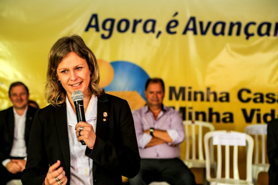 20.12.2017 - Prefeita Paula Mascarenhas e vice Idemar Barz na entrega dos residenciais Roraima e Amazonas