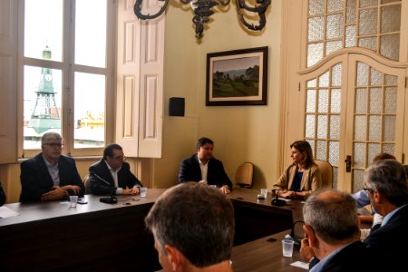 14.12..2017 - Prefeita Paula Mascarenhas em reunião com Vereador Fabrício Tavares e Empresários Portugueses