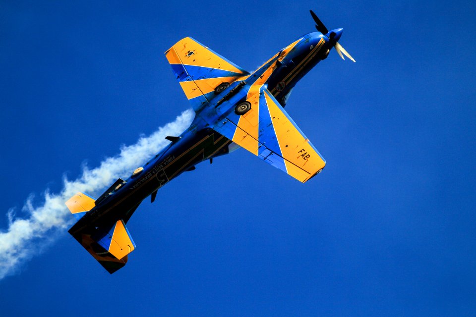 18.04.2018 - Apresentação da Esquadrilha da Fumaça em comemoração aos 100 anos do 9ª Batalhão de Infantaria Motorizada em Pelotas e pela passagem do Dia do Exército - Foto: Gustavo Vara
