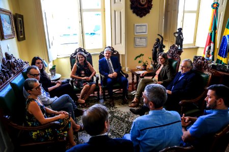 18.01.2018 - Prefeita Paula Mascarenhas na Solenidade de adesão da cidade à Bienal - com o presidente da Bienal, Gilberto, Carlos Trevi do Santander Cultural e SESC