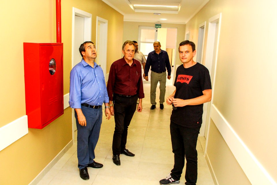 17.01.2018 - Vice-prefeito Idemar Barz e o deputado federal Ronaldo Nogueira visitam a UBS Sanga Funda e as obras da UPA Bento