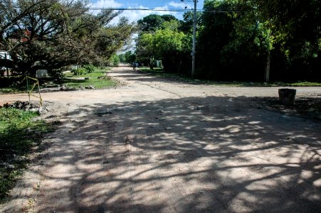 29.11.2017 - SSUI, colocação de saibro em ruas no bairro Laranjal