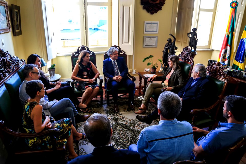 18.01.2018 - Prefeita Paula Mascarenhas na Solenidade de adesão da cidade à Bienal - com o presidente da Bienal, Gilberto, Carlos Trevi do Santander Cultural e SESC