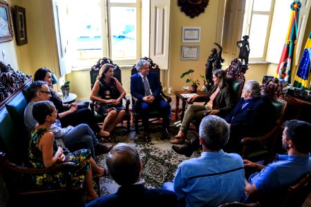 18.01.2018 - Prefeita Paula Mascarenhas na Solenidade de adesão da cidade à Bienal - com o presidente da Bienal, Gilberto, Carlos Trevi do Santander Cultural e SESC