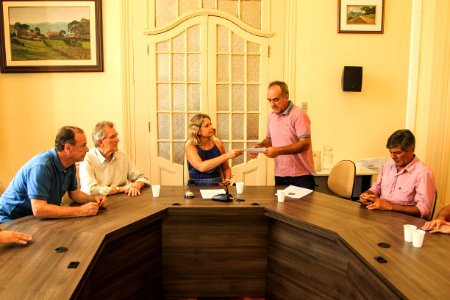 25.01.2019 - Prefeita Paula Mascarenhas e o vice Idemar Barz recebem anúncio de emenda parlamentar de R$ 400 mil, do deputado federal Dionísio Marcon (PT), para obra de pavimentação do acesso à colônia Z3 - Foto: Gustavo Vara