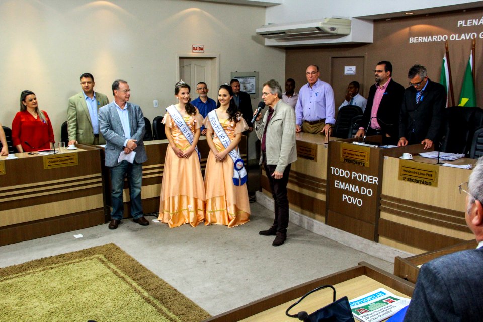 07.11.2017 - Vice-prefeito Idemar Barz e Corte do Pêssego 2017 em visita a Câmara de Vereadores