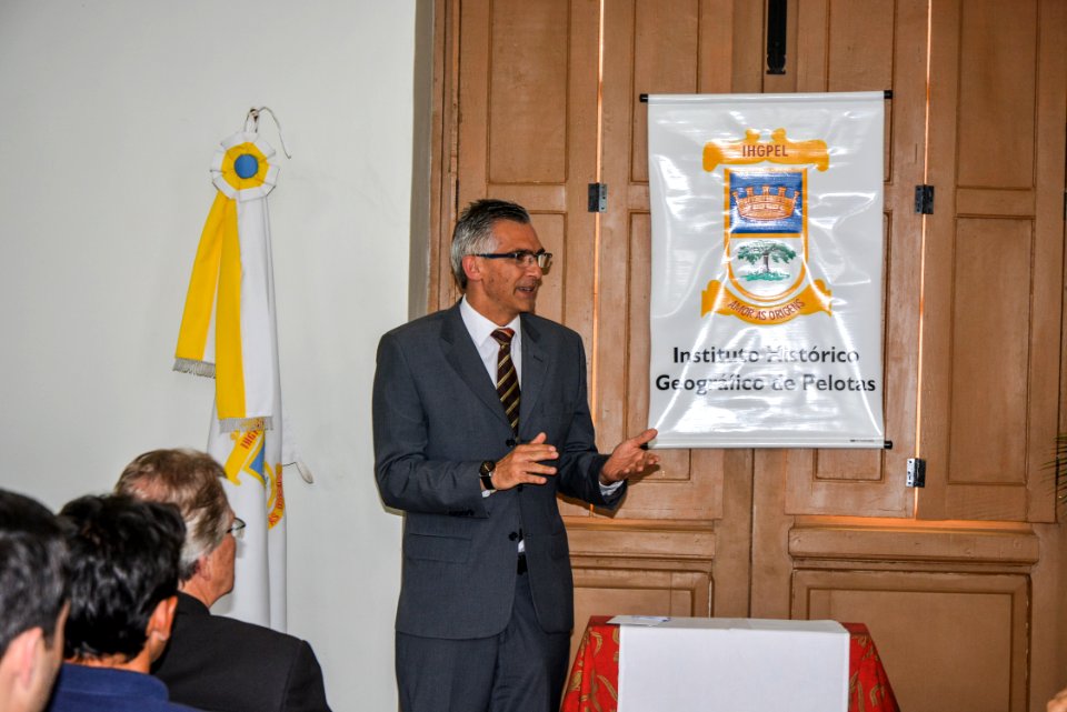 14.12.2017 - Vice-prefeito Idemar Barz na entrega de títulos sociais beneméritos do IHGPEL - Instituto Histórico Geográfico de Pelotas