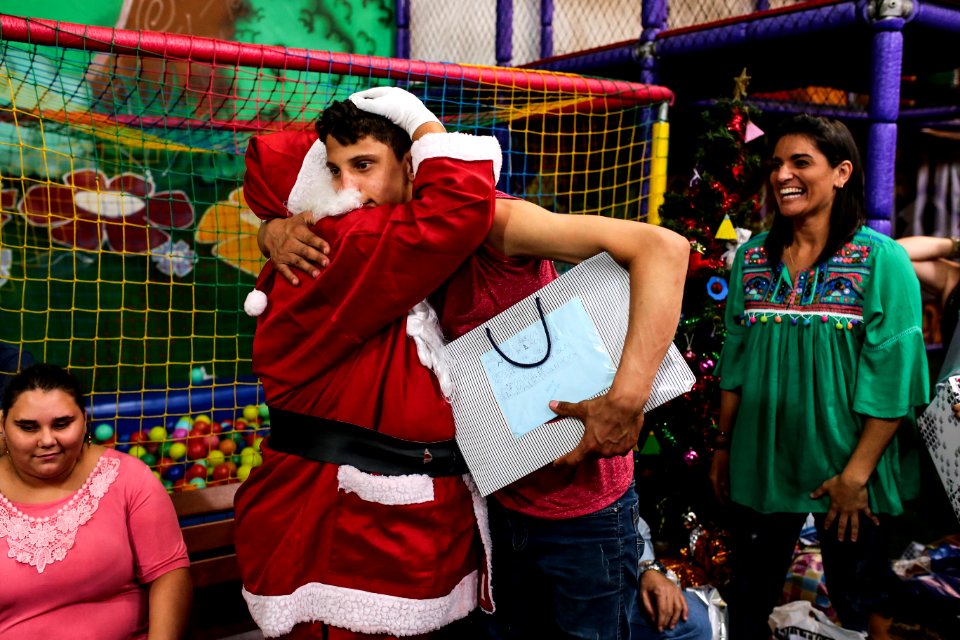 19.12.2017 - Prefeita Paula Mascarenhas na Festa de Natal Para as Crianças dos Abrigos