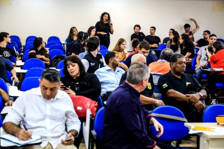 20.12.2017 - Prefeita Paula Mascarenhas na reunião com DCEs sobre Pacto Pelotas Pela Paz
