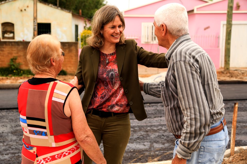 10.11.2017 - Prefeita Paula Mascarenhas em visita na avenida Ildefonso Simões Lopes