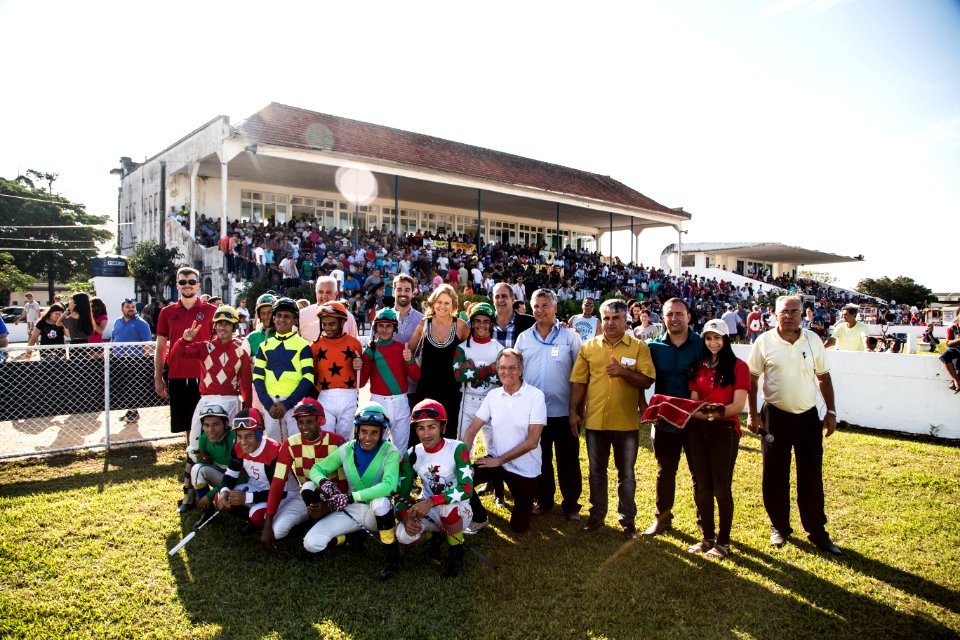 08.04.2018 - Prefeita Paula Mascarenhas e o vice Idemar Barz participam do 81º GP Princesa do Sul de Turfe em homenagem à prefeita municipal - Foto: Gustavo Vara