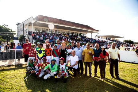 08.04.2018 - Prefeita Paula Mascarenhas e o vice Idemar Barz participam do 81º GP Princesa do Sul de Turfe em homenagem à prefeita municipal - Foto: Gustavo Vara