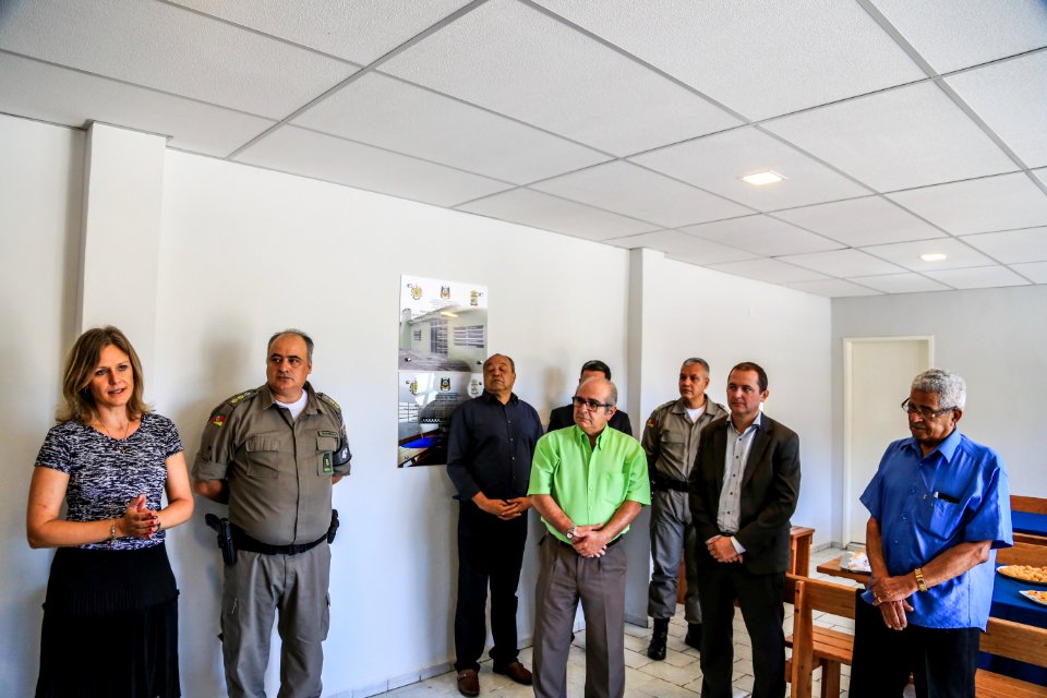 05.01.2018 - Prefeita Paula Mascarenhas na solenidade de inauguração da revitalização do refeitório do 4º BPM e reestruturação da Sala de Operações