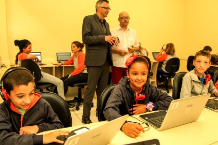 05.12.2017 - Prefeito em Exercício Luiz Henrique Viana na entrega do Laboratório de Informática Khan Academy na EMEF Prof. Daura Ferreira Pinto
