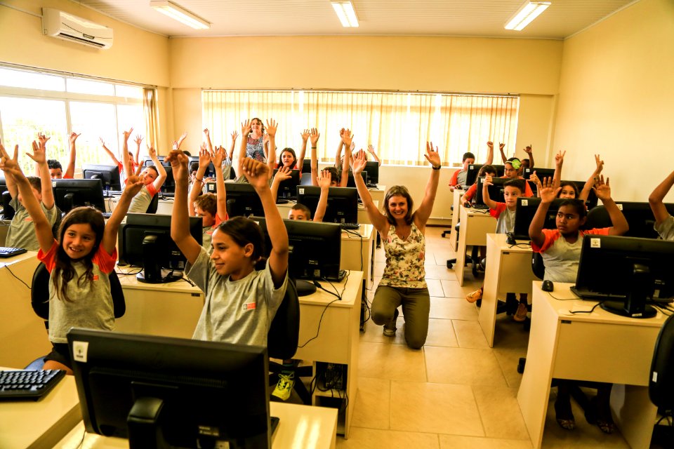 13.12.2017 - Prefeita Paula Mascarenhas durante entrega de laboratório Khan Academy na EMEF Dom Francisco de Campos Barreto
