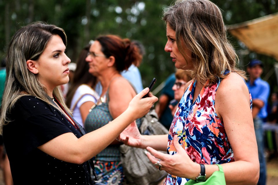 27.01.2018 - Prefeita Paula Mascarenhas durante abertura e Festa da Colheita da Uva, 8º Distrito, Colônia Santa Helena, propriedade de Dirceu Kurz - Foto: Gustavo Vara