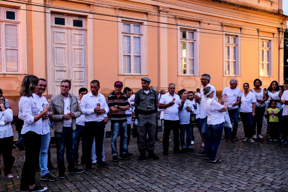 20.12.2017 - Prefeita Paula Mascarenhas e vice Idemar Barz na Noite da Paz - Caminhada Aliança Pelotas