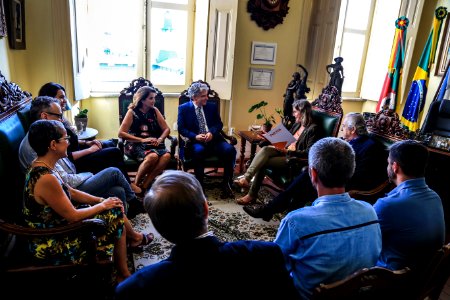 18.01.2018 - Prefeita Paula Mascarenhas na Solenidade de adesão da cidade à Bienal - com o presidente da Bienal, Gilberto, Carlos Trevi do Santander Cultural e SESC