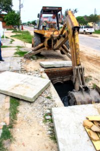 25.10.2017 - SSUI - Obras de drenagem na rua Mario Peiruque - Foto: Marcel Avila