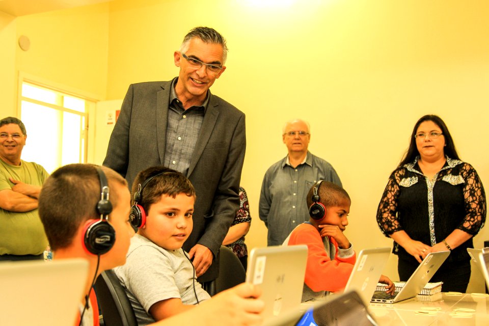 05.12.2017 - Prefeito em Exercício Luiz Henrique Viana na entrega do Laboratório de Informática Khan Academy na EMEF Prof. Daura Ferreira Pinto