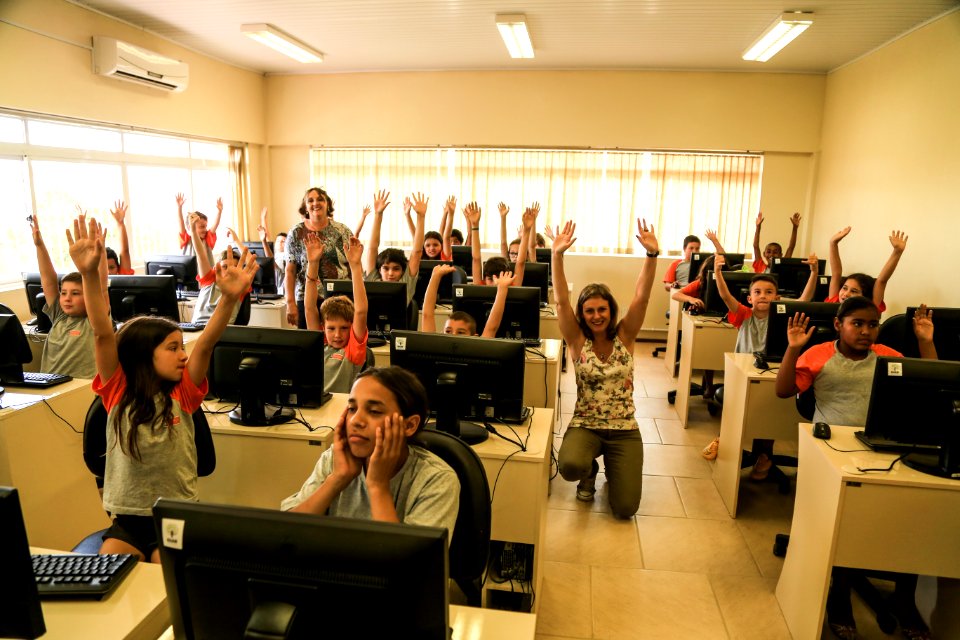 13.12.2017 - Prefeita Paula Mascarenhas durante entrega de laboratório Khan Academy na EMEF Dom Francisco de Campos Barreto