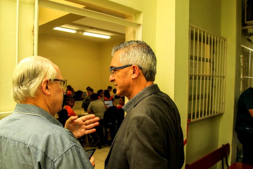 05.12.2017 - Prefeito em Exercício Luiz Henrique Viana na entrega do Laboratório de Informática Khan Academy na EMEF Prof. Daura Ferreira Pinto