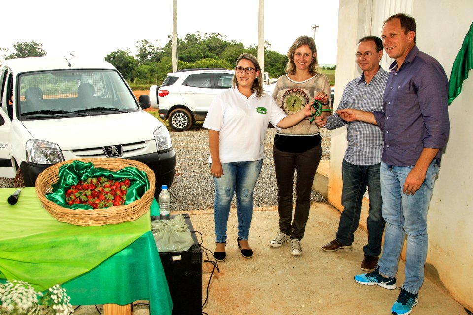 06.12.2017 - Prefeita Paula Mascarenhas durante inauguração da Agroindústria Sul Ecológica na Estrada da Gama na colônia de Pelotas